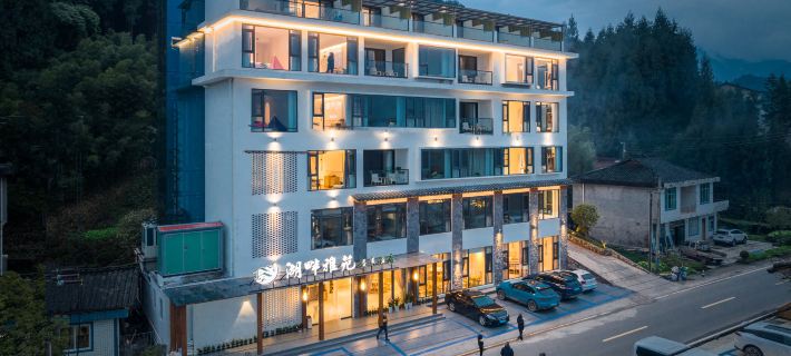 Lakefront Yayuan Hot Spring Hotel Hotels in Hongya