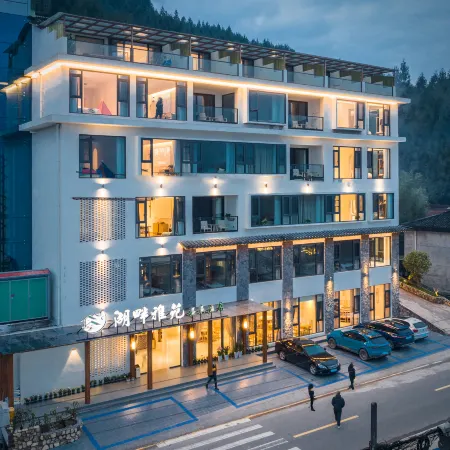Lakefront Yayuan Hot Spring Hotel