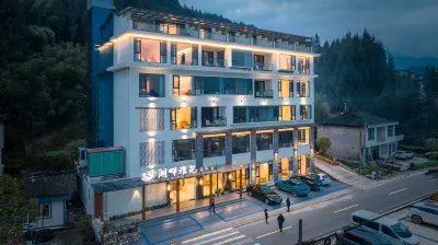 Lakefront Yayuan Hot Spring Hotel