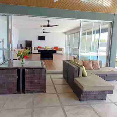 Aroha Seaview Villa In Nature - Private pool Dining/Meeting Rooms