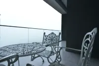 Foggy 8pax AirySuite @ Ion D'
