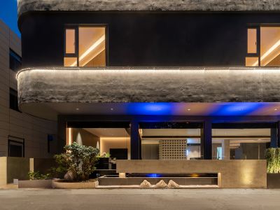 Jiaojiang Paris·Elegant Designer Resort Hotel (Jiazhi Old Street Garden Market Branch)