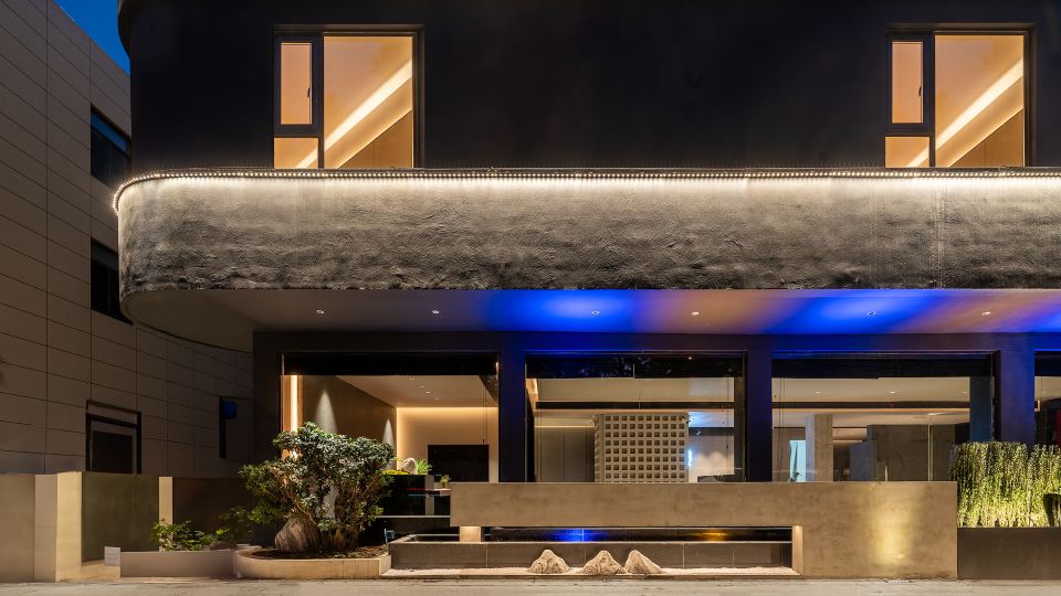 Jiaojiang Paris·Elegant Designer Resort Hotel (Jiazhi Old Street Garden Market Branch)
