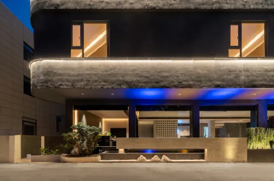 Jiaojiang Paris·Elegant Designer Resort Hotel (Jiazhi Old Street Garden Market Branch)