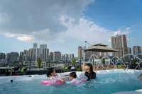 Magic Live Smart Hotel(Chunxi Road Taikoo Li Branch) - Rooftop Pools