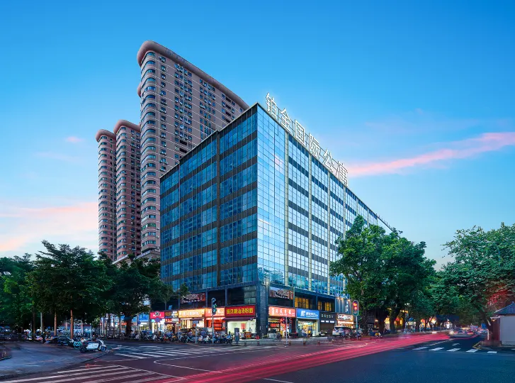 Poltton International apartment