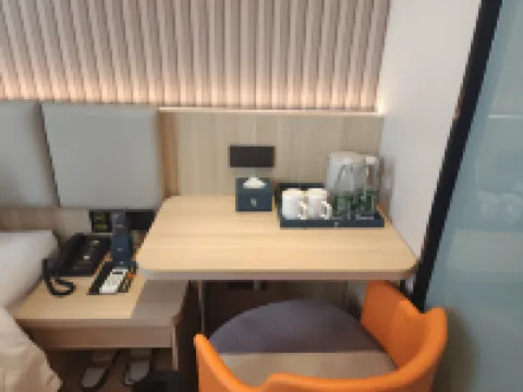 IU飯店（安康興安中路江華城店）