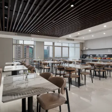 Siyue Hotel (Shiyoulu Subway Station Branch, Shidai Tianjie, Daping) Отели рядом с достопримечательностью «Чунцин Цзян и Улицы и начальная школа»