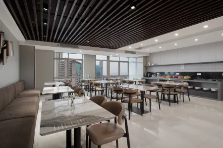 Siyue Hotel (Shiyoulu Subway Station Branch, Shidai Tianjie, Daping) Отели рядом с достопримечательностью «Chongqing Institute of Public Administration»