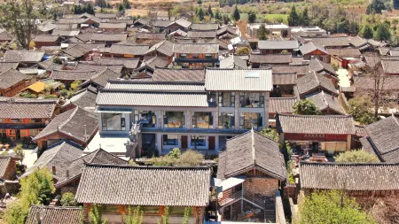 Yulong Xuelu Shiyu Homestay Отели рядом с достопримечательностью «Yuzhu Qingtian Scenic Resort»