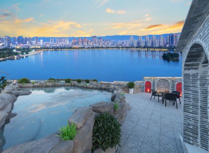 拾月｜星嶼全景智能温泉民宿（弥勒湖泉生態園）