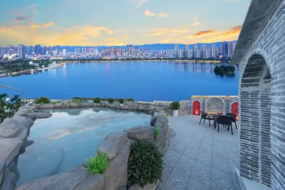 Maitreya Picks the Moon Xingyu Panorama Intelligent Film and Television Hot Spring B&B