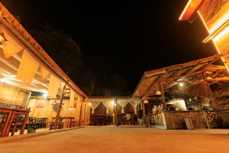 Yunlai Xiaozhan Homestay in Hefeng County Отели в г. Хэфэн