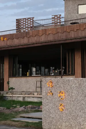 Zhushan · Hegu Homestay Отели рядом с достопримечательностью «Xinyi Self-Drive Campground (Sayram Lake Branch)»