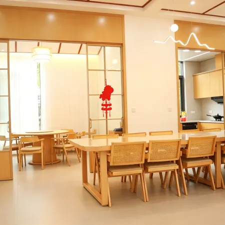 Lujiang Cloud Shadow & Pine Wind Homestay