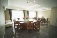 ZHONGJUN中駿飯店（清遠廣清大道清城站店） - 停車場