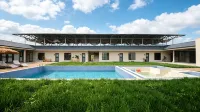 Floral Hotel·Nearby Mountains Wild Luxury Pool Mountain View Vacation Homestay (Nalati Town Branch) - Private Pools