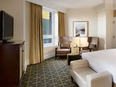 デラックスマウンテンビューダブルベッド2台ルーム フェアモント バンフ スプリングスの写真