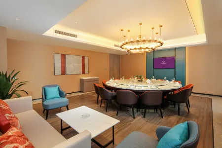 Shanshui S Hotel (Chengdu Longquan Headquarters Economy Harbor) Отели рядом с достопримечательностью «Sichuan Shifan Daxue Chenglong Xiaoqu Library»