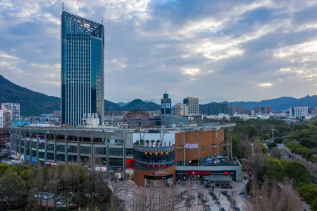 Siyin Art Hotel Отели рядом с достопримечательностью «Wenzhou University (Chashan South Campus)»