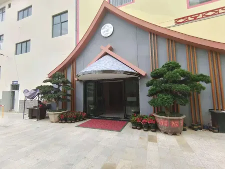 Shuangjiang Shanke Yazhi Hotel (Shuangyizhong Branch) Отели рядом с достопримечательностью «White Elephant Temple»