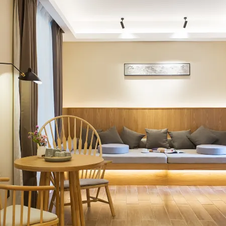 Dali Huiyin Designer Light Luxury Homestay (Ancient City South Gate)