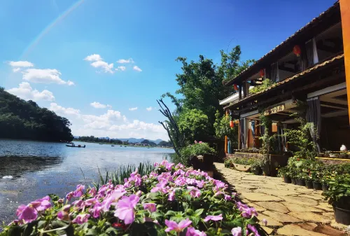 普者黑喳喳呀湖景280°客棧