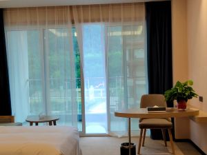 Huangling Ziwuling Hotel