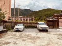 Lugu Lake Scenic Area Shuitian Yishe Loft Lakeview Vacation Apartment - parking