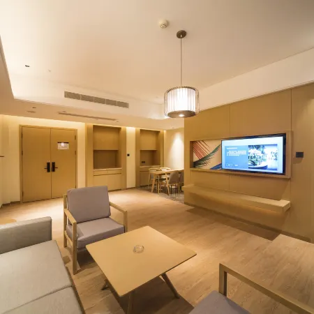 Freely Hover Golden Shuitai Hot Spring Town Hotels in Xinxing