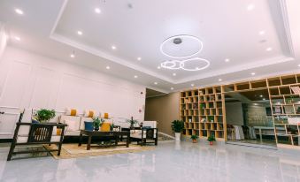 Qingmu Select Hotel (Southwest Road, Maanshan Lake Wanda Plaza)