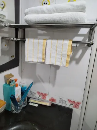 Xinzheng Yijia Hotel (Renmin Luxiasi College Branch)