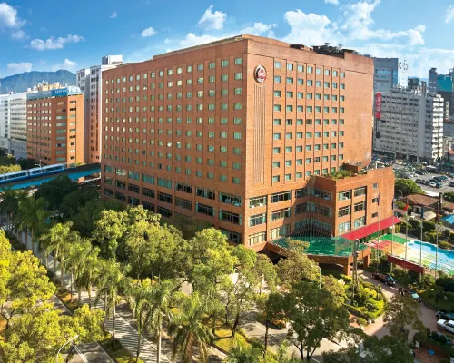 Howard Plaza Hotel Hotels near Daan District