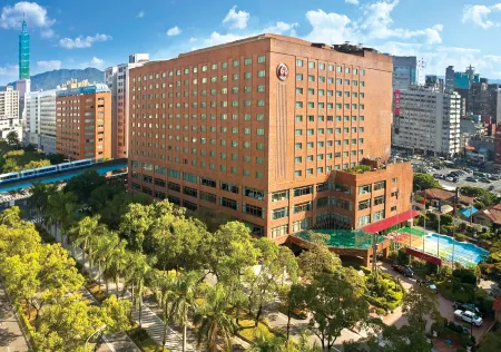 Howard Plaza Hotel Отели рядом с достопримечательностью «Taipei 101 Observatory»