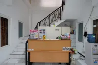 RedDoorz Near Plaza Simpang Lima Hotels in Central Semarang