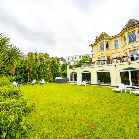 Crofton House Hotel