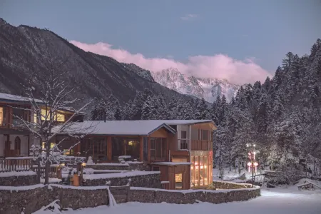 KIM'S YOUTH HOSTEL Отели рядом с достопримечательностью «Xiaonong Base camp»