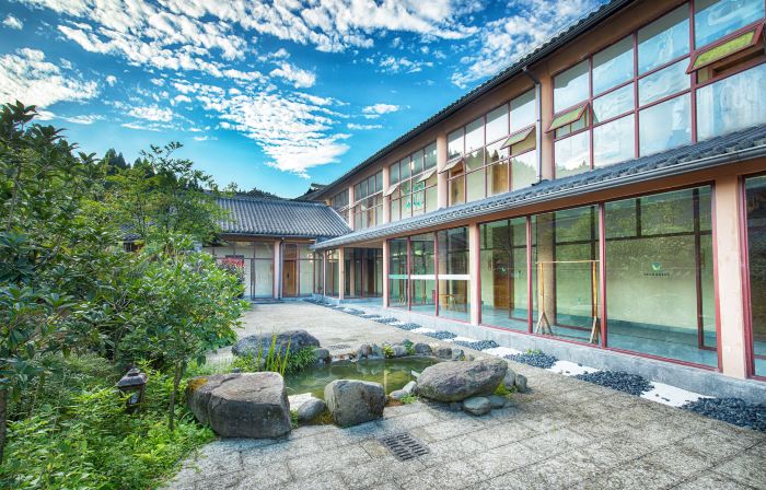 Xianfeng Pingbaying Forest Hotel