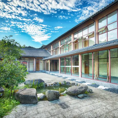 Xianfeng Pingbaying Forest Hotel