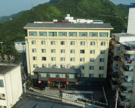 Golden Dragon Hotel Hotels in Baihe