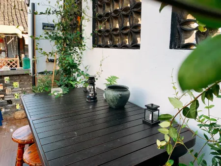 Floral Hotel· Shanghai Heyuan Hotel (Zhujiajiao Ancient Town Branch) Отели рядом с достопримечательностью «Qingpu Baoguo Temple»