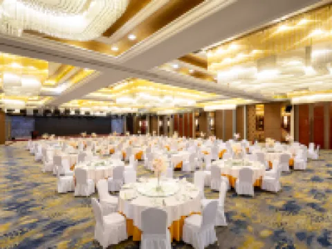 Ramada Hotel Jilin Purple Garden Hotels in Jilin City