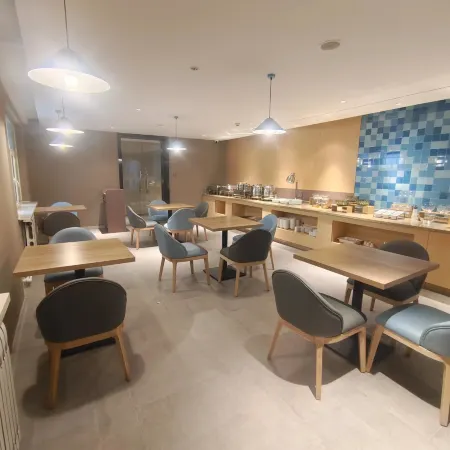 Homeinn · neo (Ulanqab Jining South Station Central Square)