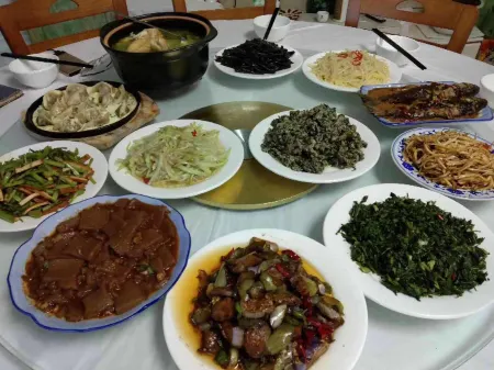 Fengwuli Guesthouse Отели в г. Шитай