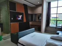 Lonari Hotel Hotels in Deli Tua Timur
