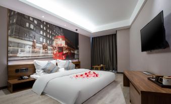 Ferris Wheel Hotel