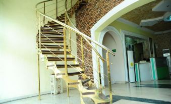 Richton Hotel and Suites