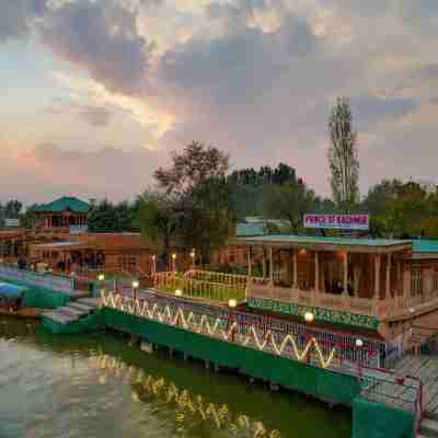 Prince of Kashmir Luxury Houseboat Hotel Exterior