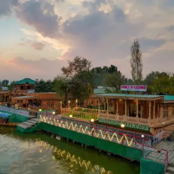Prince of Kashmir Luxury Houseboat