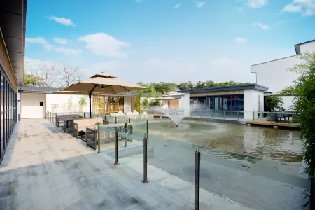 Qufu Queli Bi Lin Hotel Отели рядом с достопримечательностью «WuMaCi Jie»